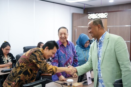Berikan Kepastian Hukum bagi Pelaku Usaha Pelopor di IKN, Otorita IKN Serahkan Sertifikat Hak Atas Tanah