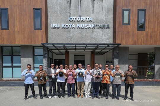 Otorita IKN Terima 3.000 Helm Berlogo Nusantara dari Sponsor untuk Masyarakat Sepaku