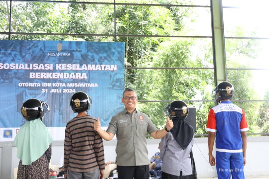 Otorita IKN Gelar Sosialisasi Keselamatan Berkendara dan Bagikan Helm Gratis di Sepaku