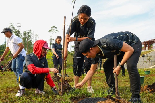 Insan Otorita IKN Gelorakan Gerakan Menanam, 700 Pohon Ditanam di Daerah Aliran Sungai Sanggai IKN